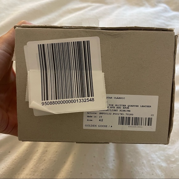 Like NEW! Golden Goose 42. Like new condition. - Picture 8 of 11